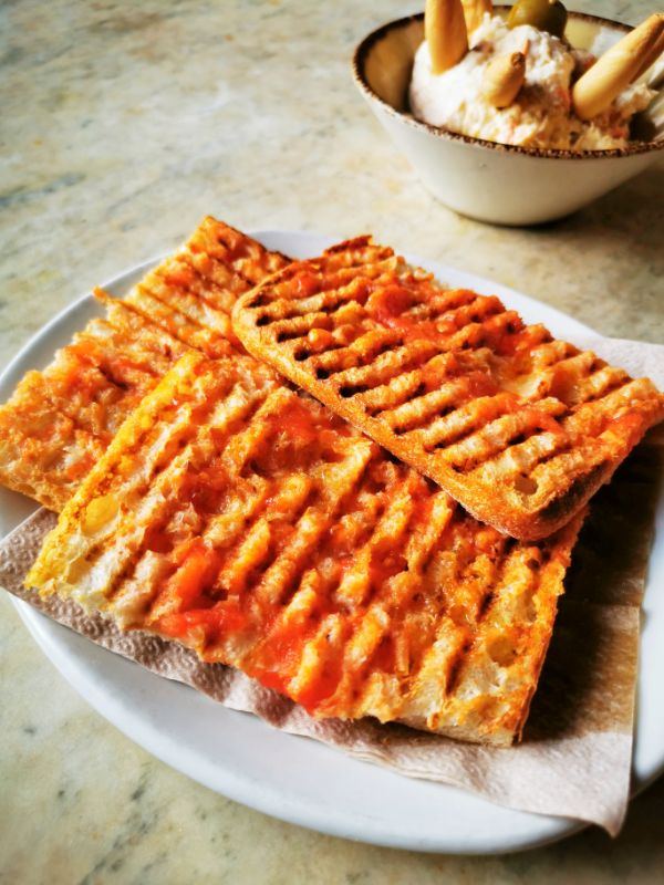 Pa Amb Tomaquet - Bread with Tomato Tapas