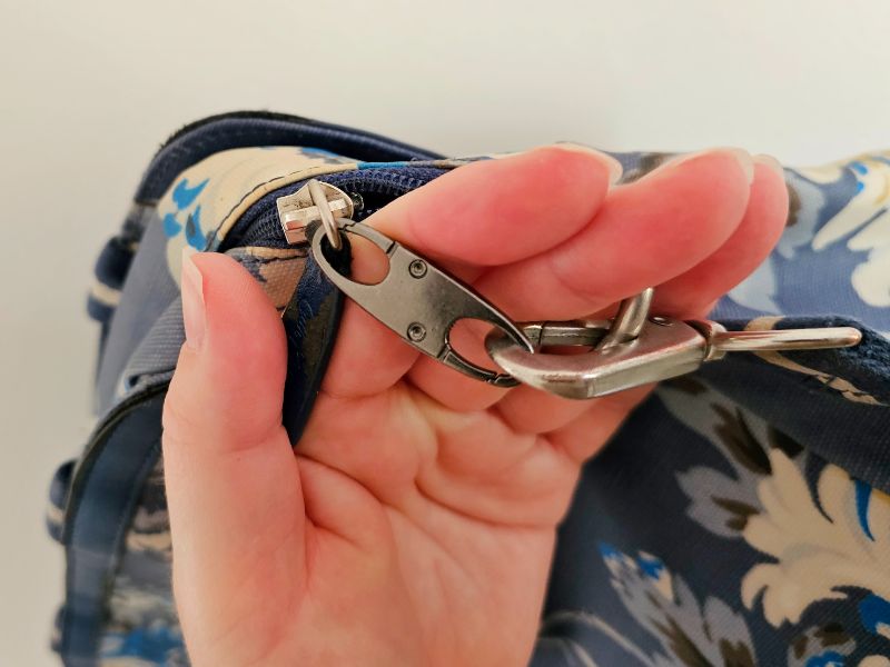 Anti-theft Zipper Clips on my Bag
