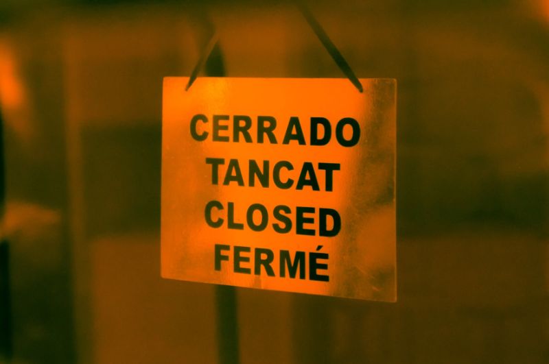 A Closed Sign in Barcelona - The Worst Times to Visit Barcelona