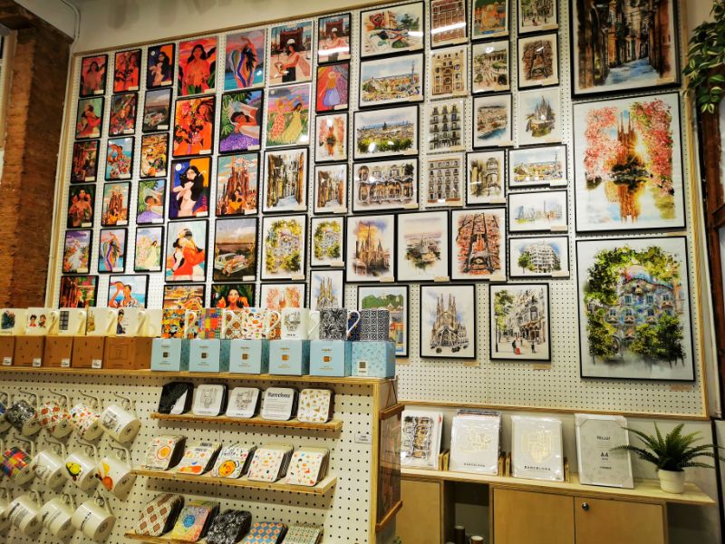Barcelona Artwork - Original Art and Postcards Make Great Barcelona Souvenirs