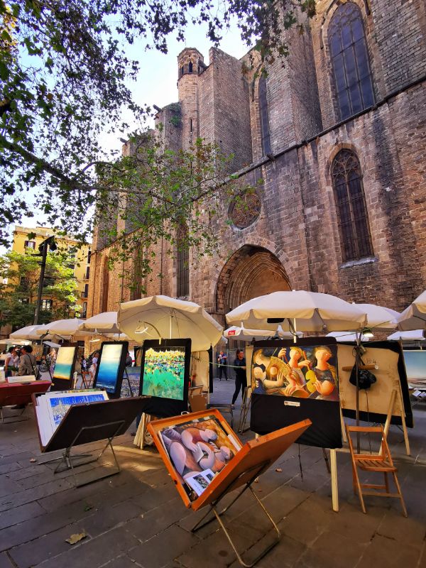 The Art Fair in Placa de Sant Josep Oriol