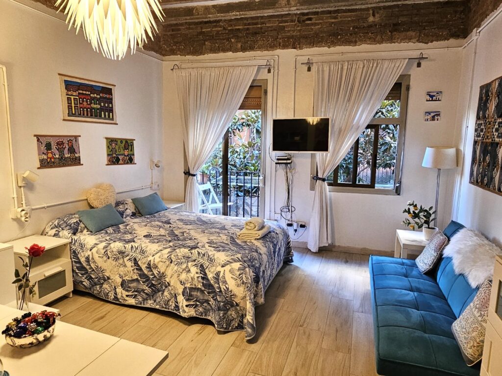 A Studio Apartment Rental - Airbnb Alternatives in Barcelona