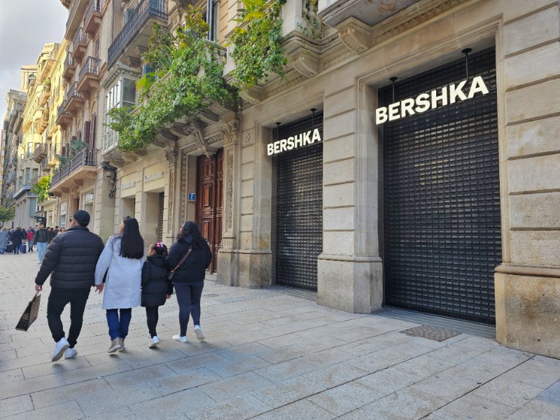 A Shop in Barcelona closed on Sundays