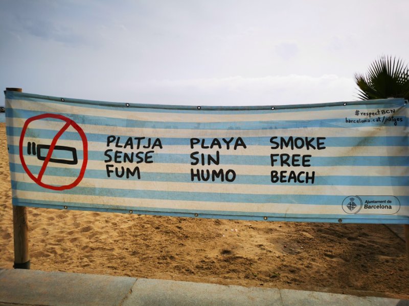 Sign explaining that Beaches in Barcelona are Smoke Free