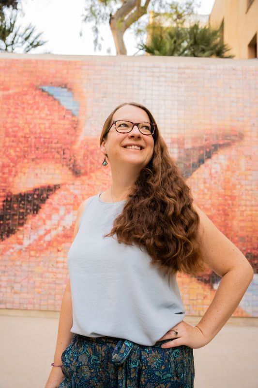 Claire in front of the Kiss Mural - Barcelona Photoshoot