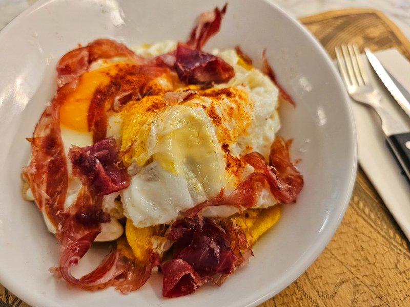 Huevos Rotos - Fried Potatoes with Ham and Egg