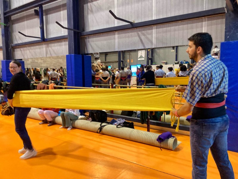 Claire Putting on her Faixa at a practise session with the Castellers de Sant Cugat